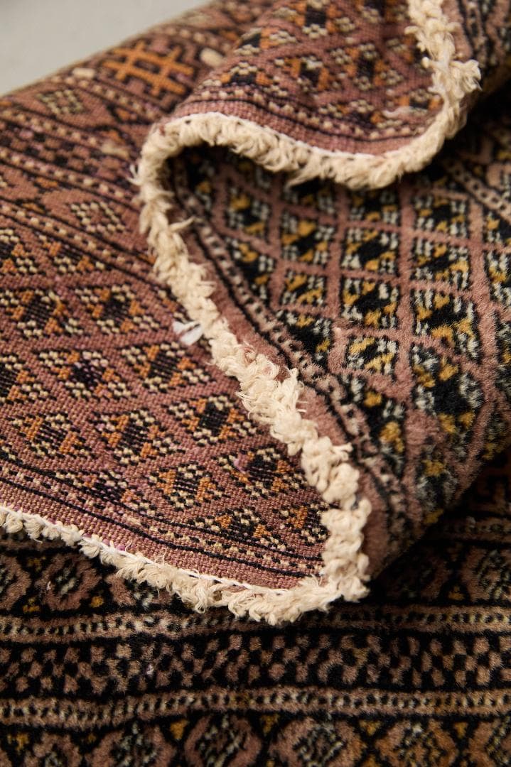 ヴィンテージラグ　トライバルラグ　パキスタン産（169×119cm）リペア跡あり