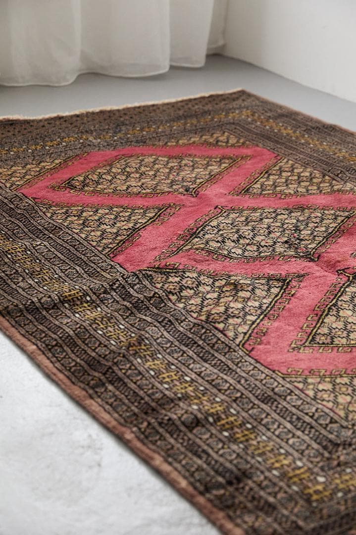 ヴィンテージラグ　トライバルラグ　パキスタン産（169×119cm）リペア跡あり