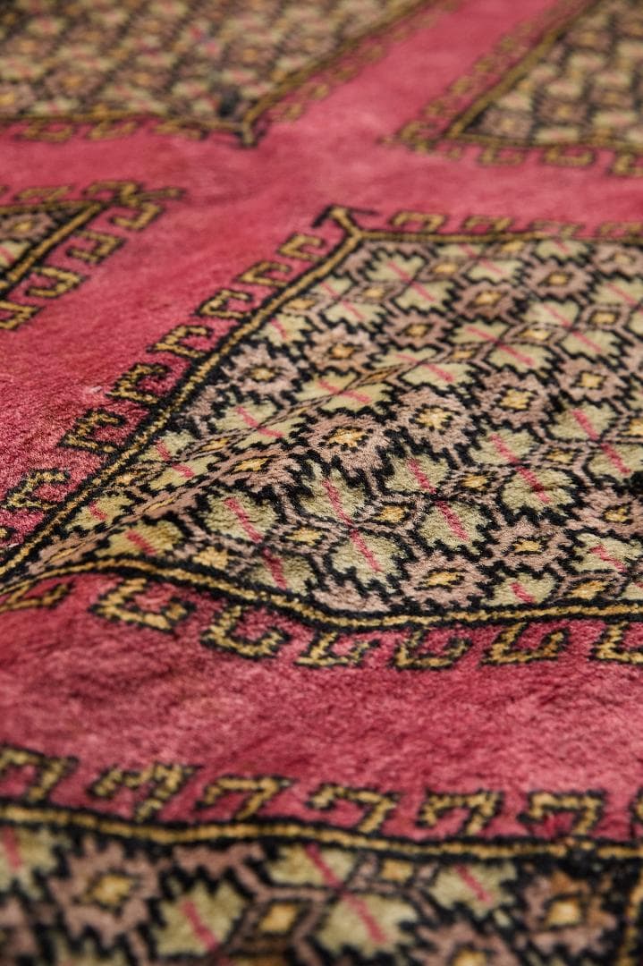 ヴィンテージラグ　トライバルラグ　パキスタン産（169×119cm）リペア跡あり