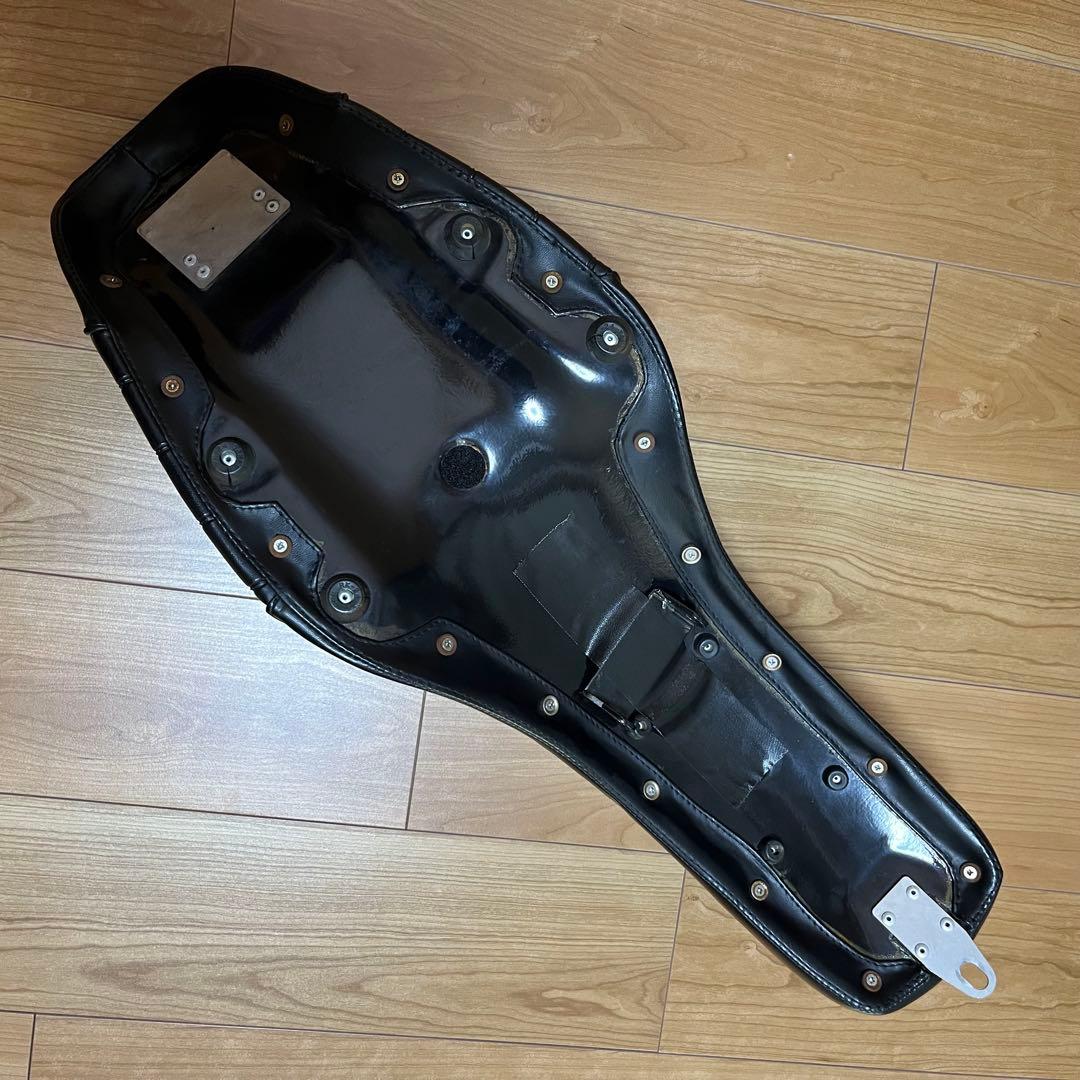 Tramp ハーレーXL用キング＆クイーンシート（04以降）プレスタイプ