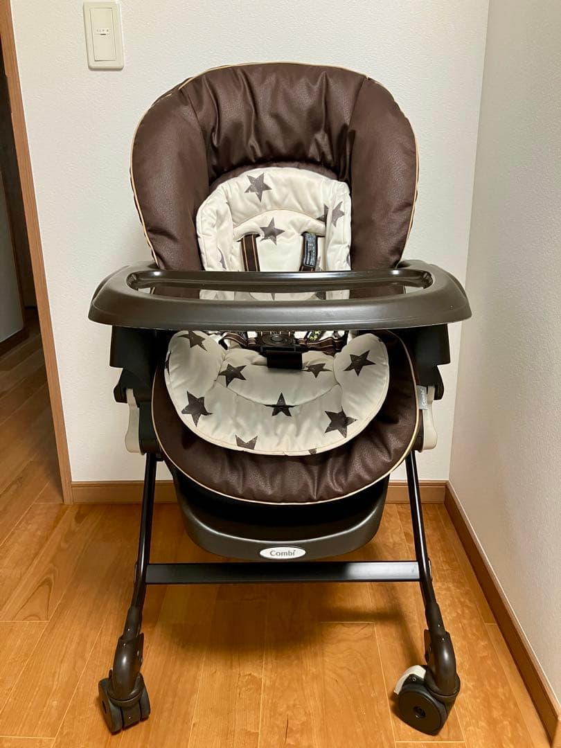 combiコンビ ネムリラ 4キャス オートスウィング ハイローチェア