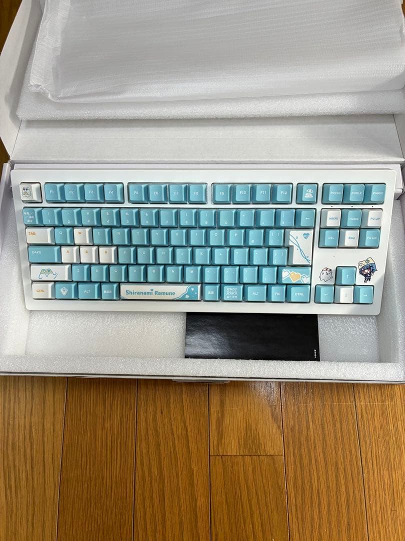 【値下げしました】ぶいすぽキーボード 白波らむね