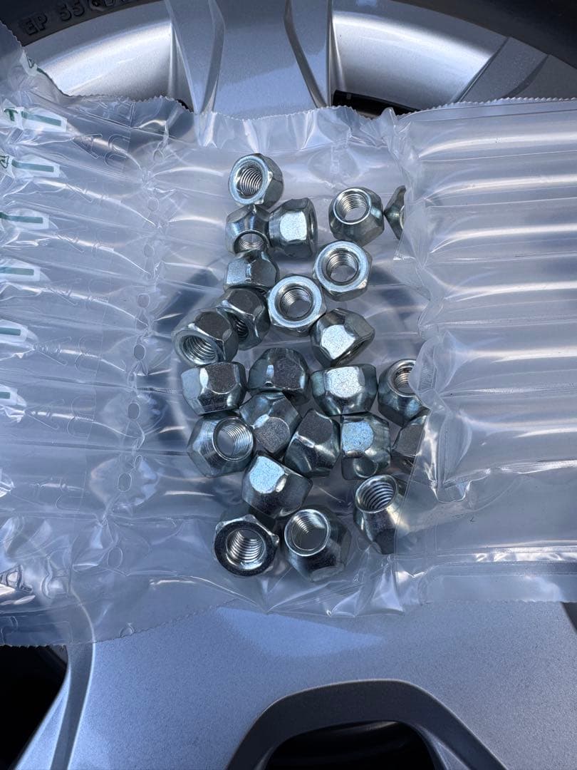 アトム　ハイエース 純正 新車外し ホイール タイヤ ナット付