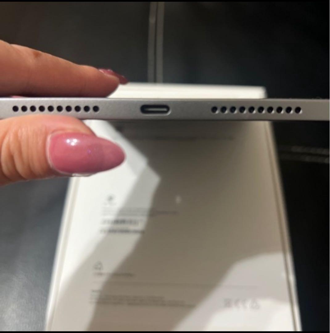 極美品　iPad mini 第7世代