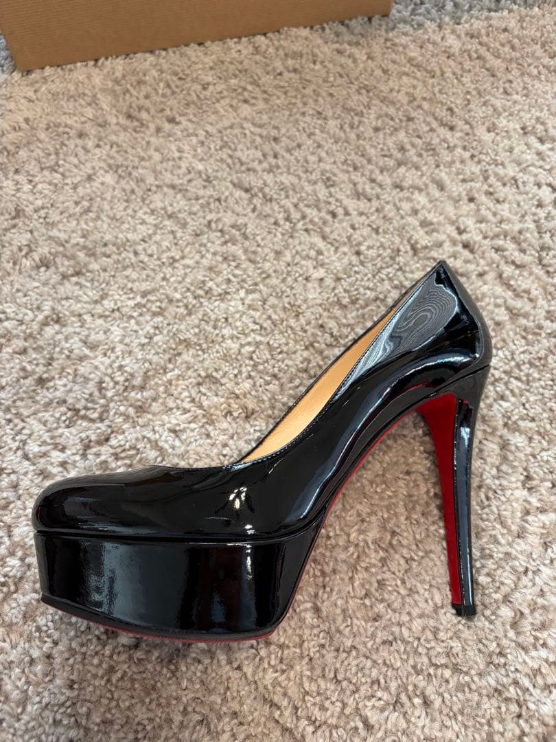 クリスチャン・ルブタン　ビアンカ　120 パテント