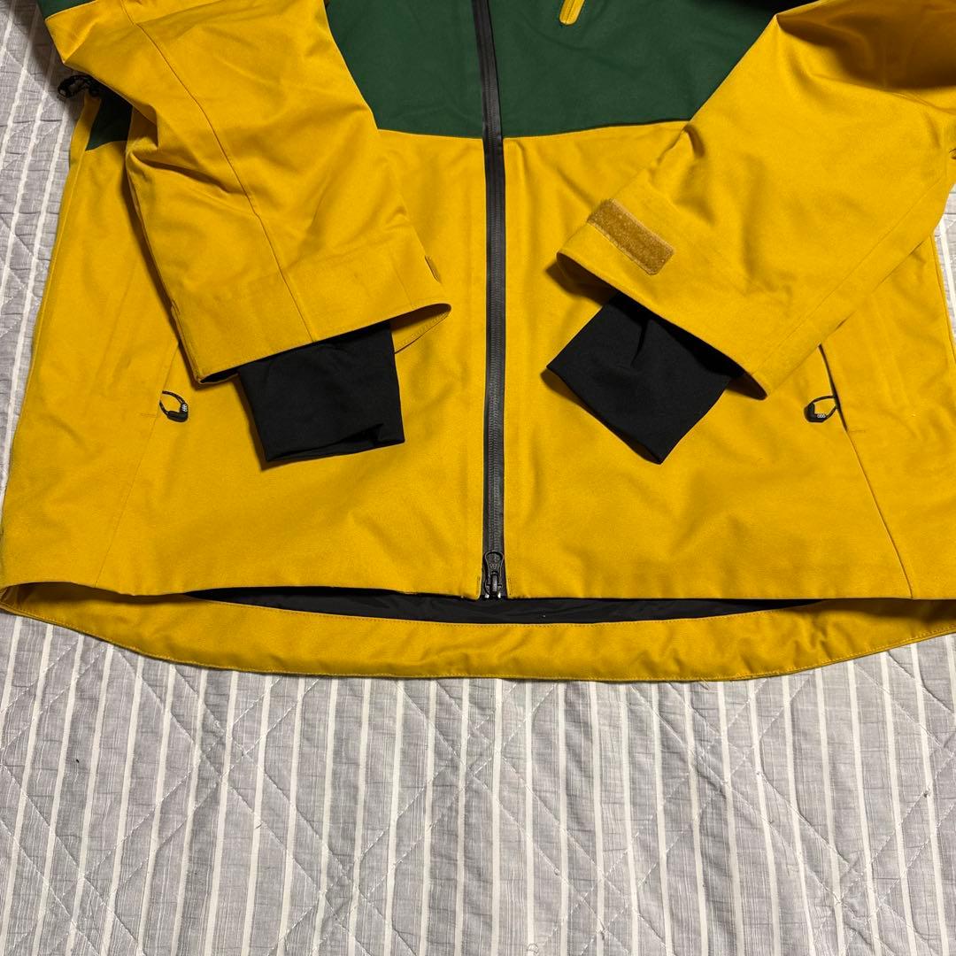 686 スノーボードウェアジャケット　ほぼ新品　緑黄
