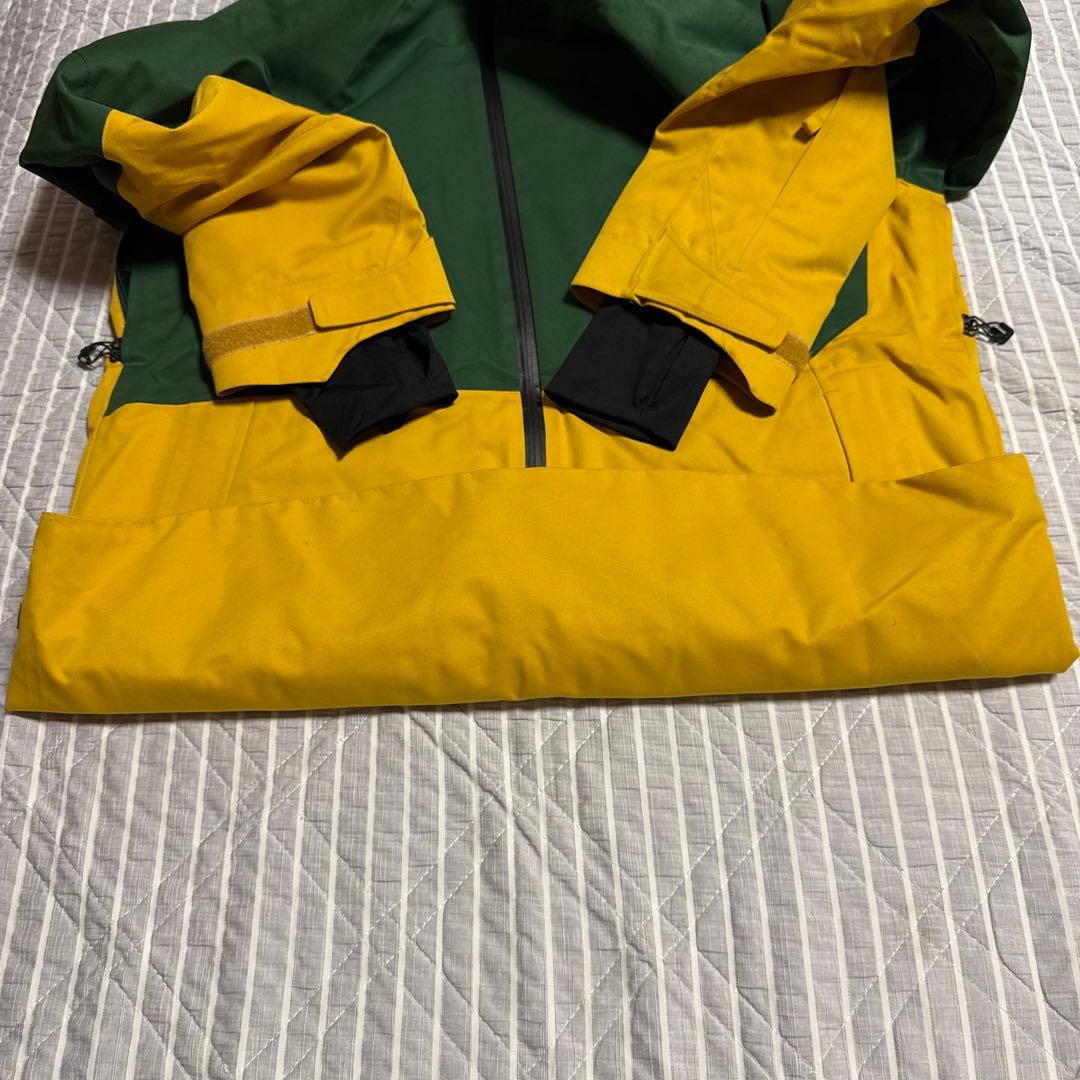 686 スノーボードウェアジャケット　ほぼ新品　緑黄
