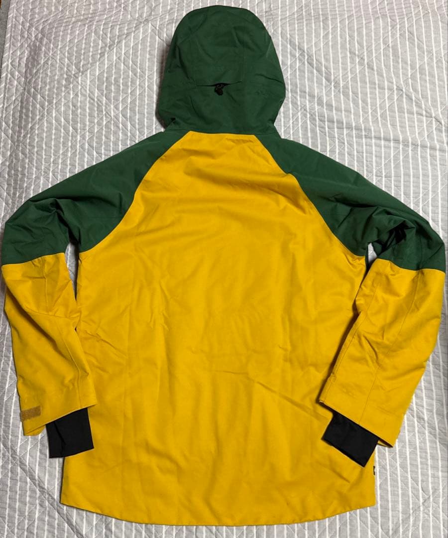 686 スノーボードウェアジャケット　ほぼ新品　緑黄