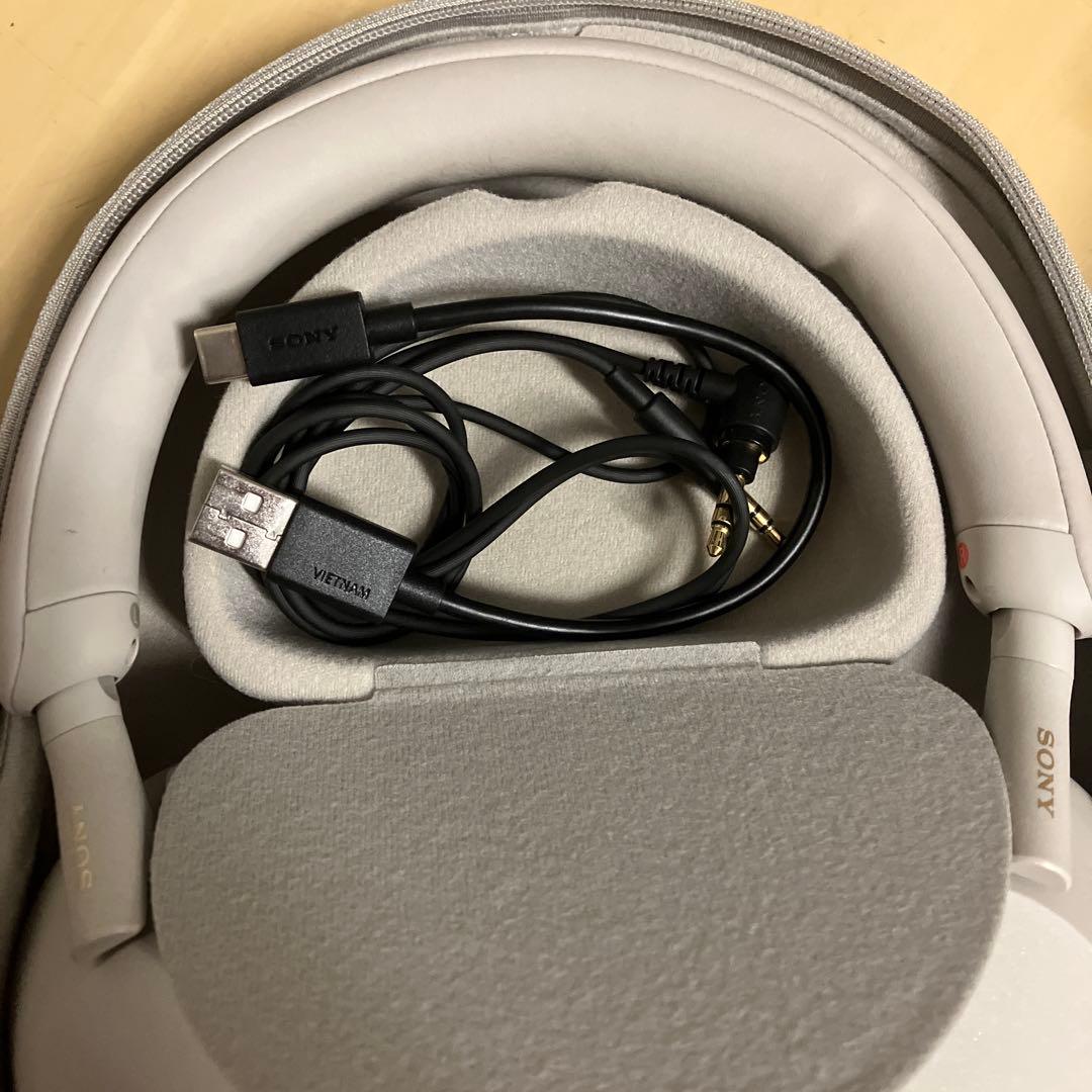 ホワイト ワイヤレスヘッドフォン wh 1000xm5 ケース付き