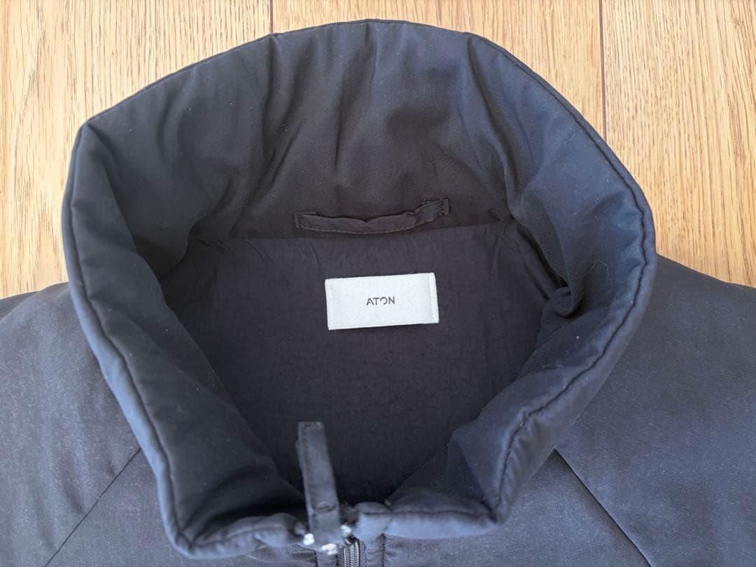 ジャケット・アウター ATON MAT AIRLY NYLON WOOL PADDED STAND