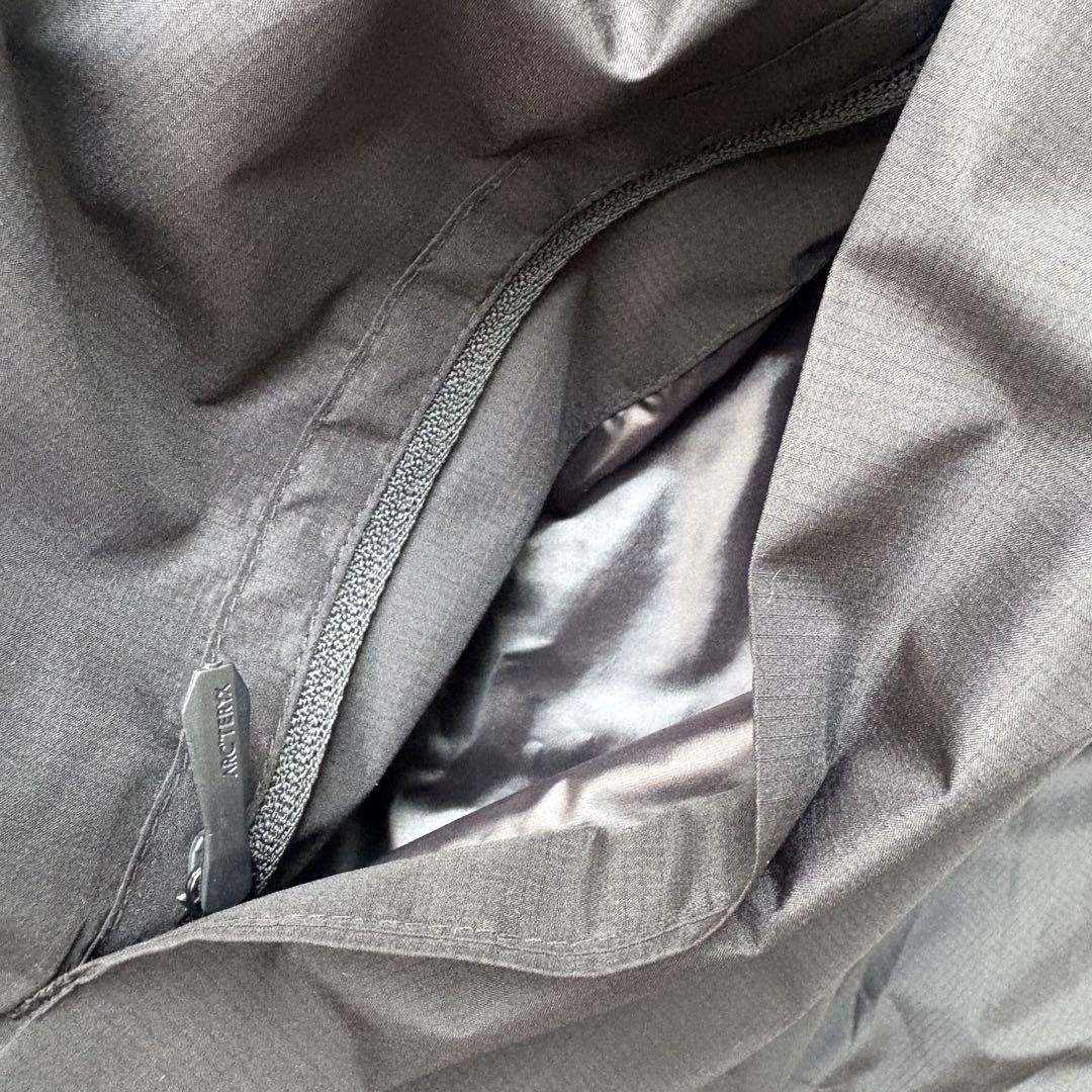 ARC'TERYX メンズ ブラック マウンテンパーカー