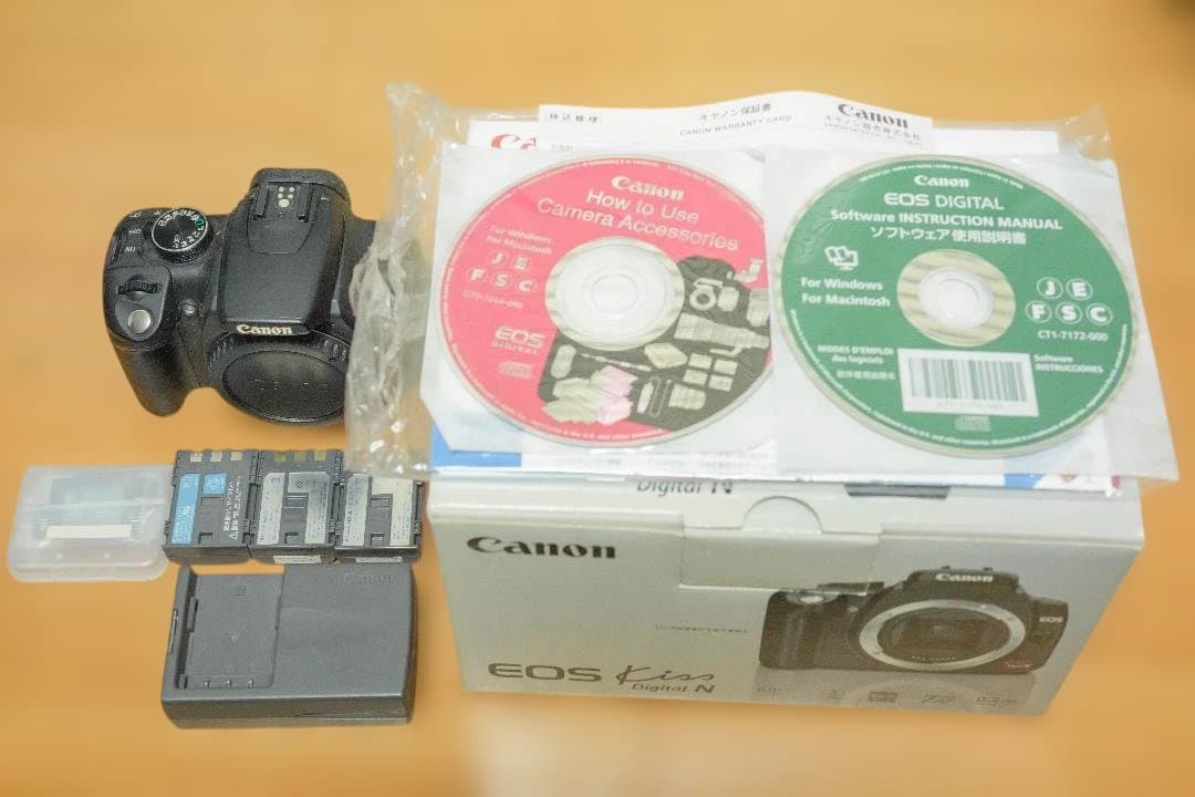EOS Kiss Digital N 本体 と付属品