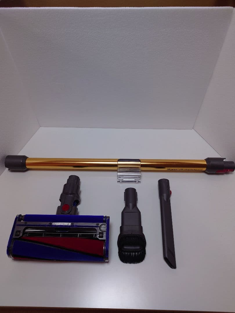 ダイソン V11 クリーナー（ジャンク）＋アダプター７種類＋充電スタンド