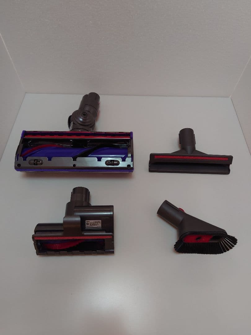 ダイソン V11 クリーナー（ジャンク）＋アダプター７種類＋充電スタンド