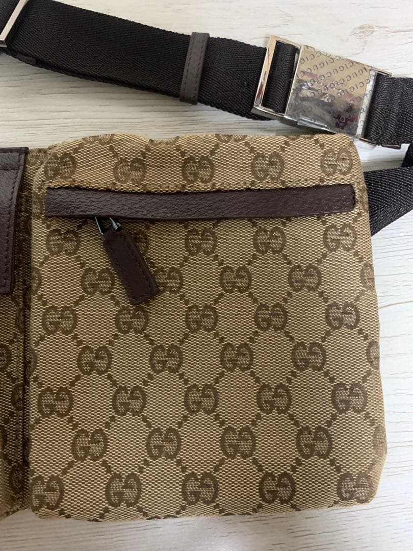 GUCCI　ボディーバッグ　ウェストポーチ　GG柄　キャンパス地