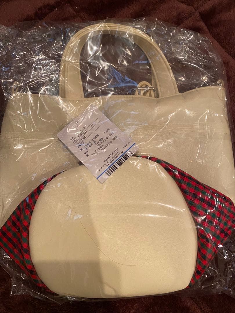 ファミリア クリーム色 子供とクマ刺繍 ハンドバッグ