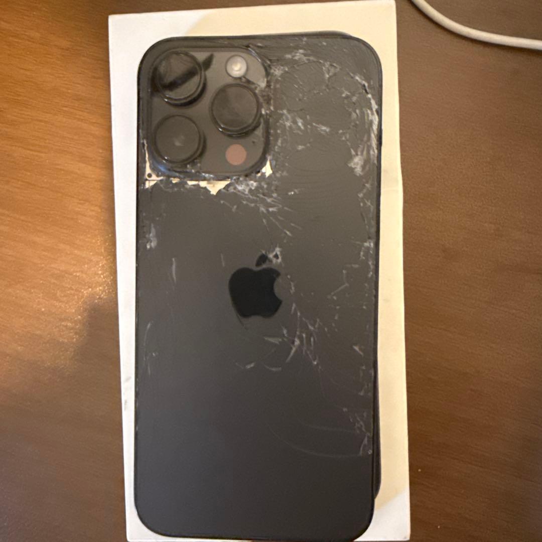 iPhone１４PROMAX 本体　裏面　ひび割れあり
