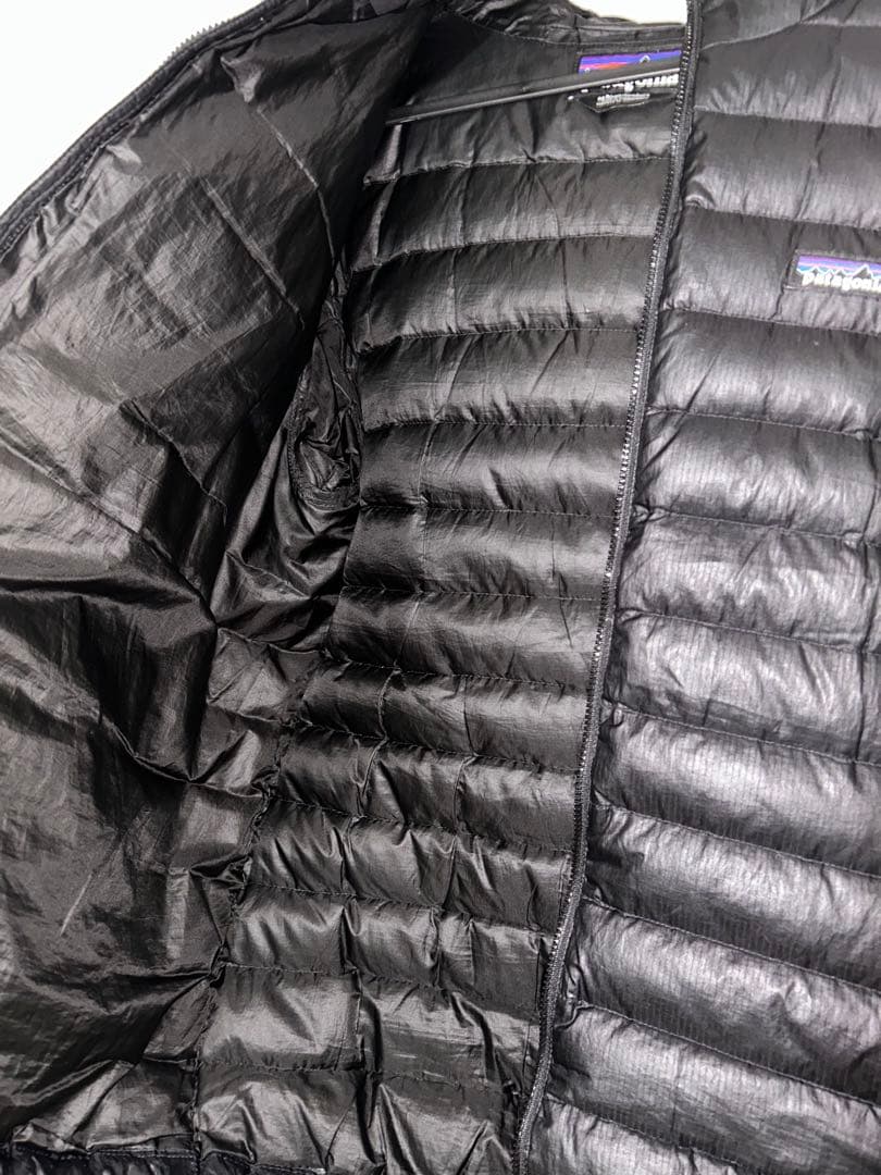 パタゴニア　黒 フード付きダウンジャケット