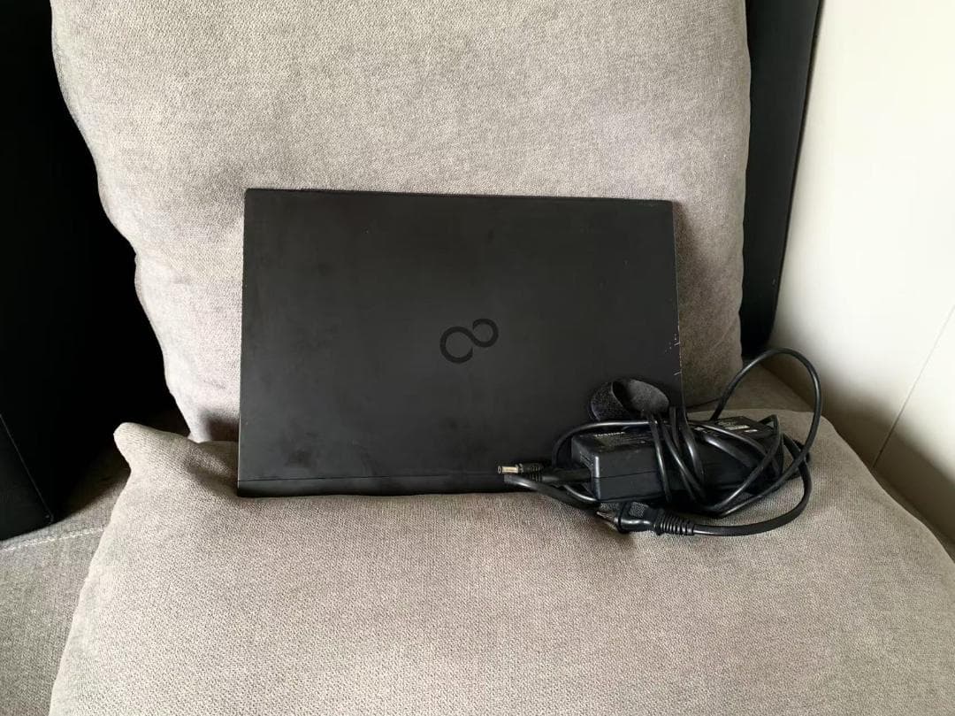 FUJITSU 第7世代i5 Win10/8G/256GB SSD