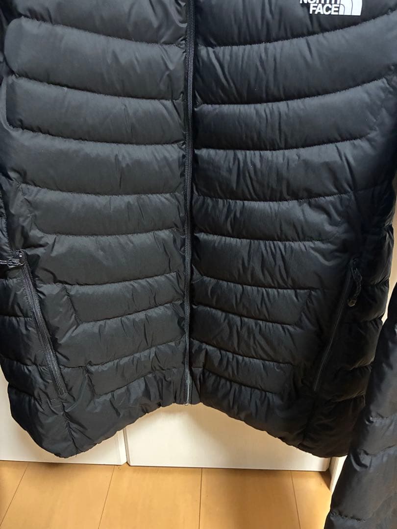 THE NORTH FACE サンダーラウンドネック ライトダウンジャケット　黒