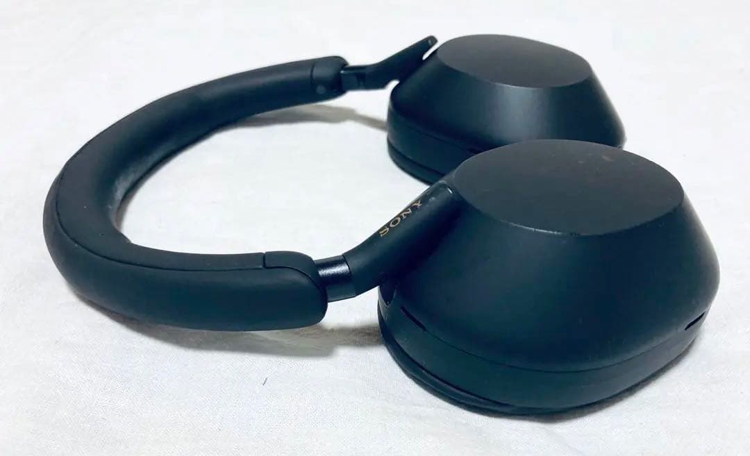 WH-1000XM5 ブラック ワイヤレスヘッドホン 収納ケース付