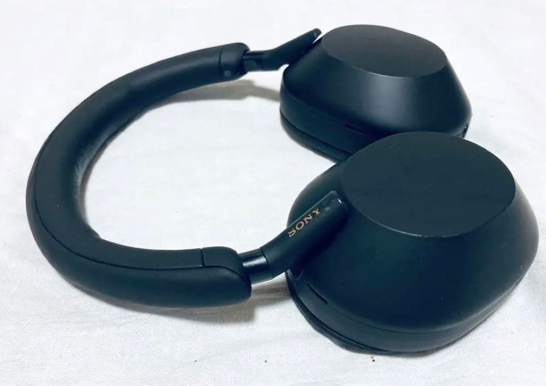 WH-1000XM5 ブラック ワイヤレスヘッドホン 収納ケース付