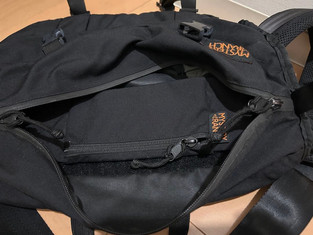 ミステリーランチ　メッセンジャーバッグ　インベーダー(?)