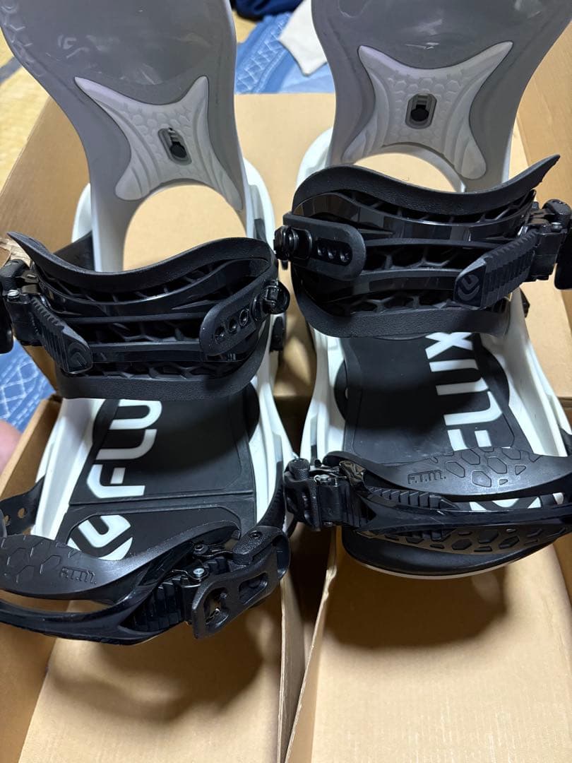 FLUX F23CVSW スノーボードビンディング S ホワイト