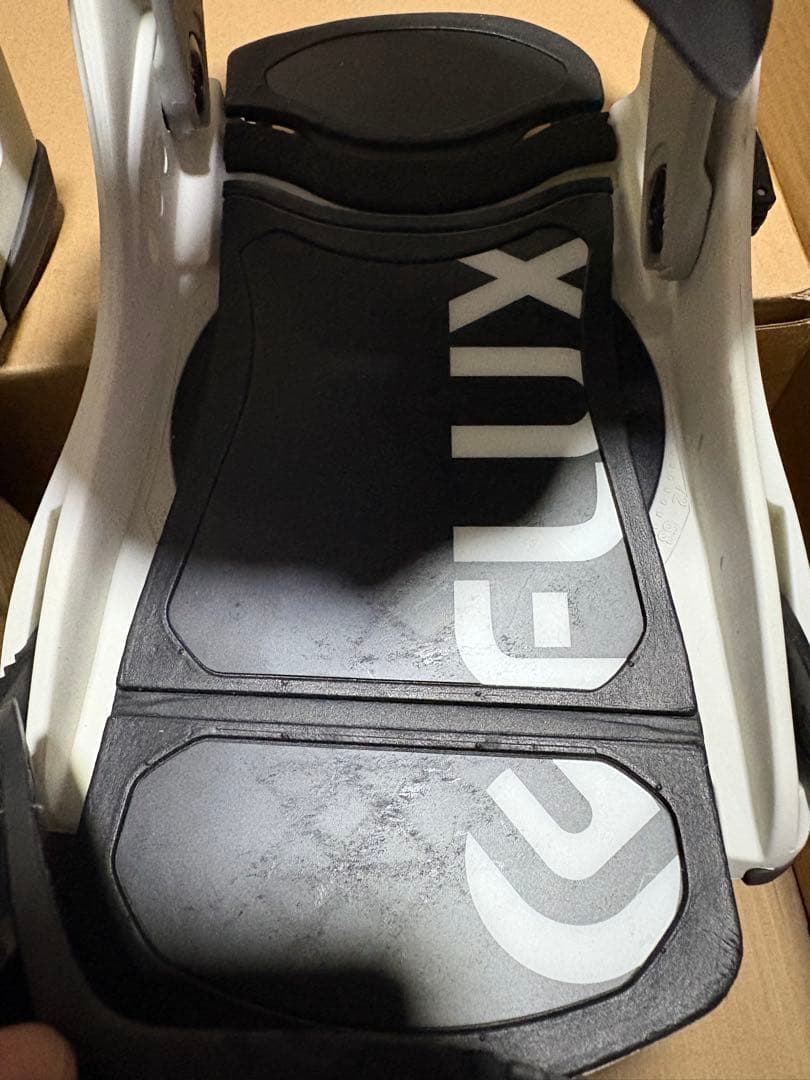 FLUX F23CVSW スノーボードビンディング S ホワイト