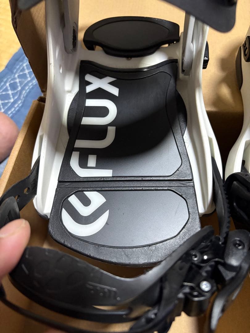 FLUX F23CVSW スノーボードビンディング S ホワイト