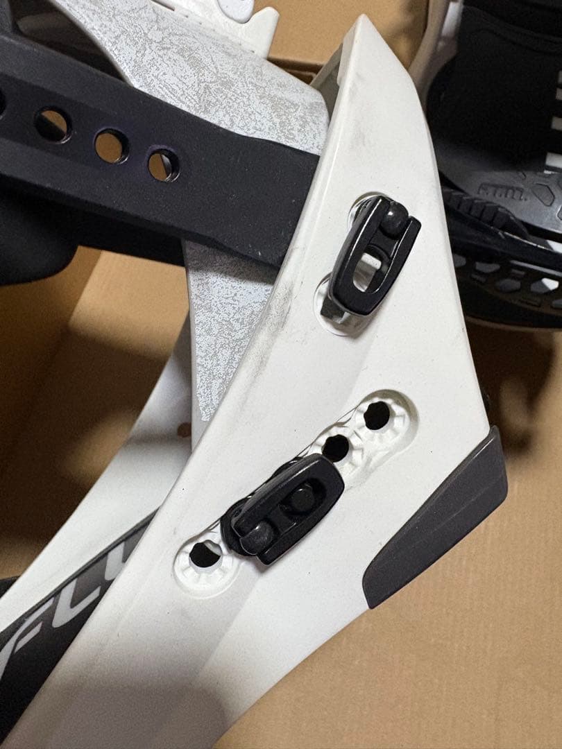 FLUX F23CVSW スノーボードビンディング S ホワイト