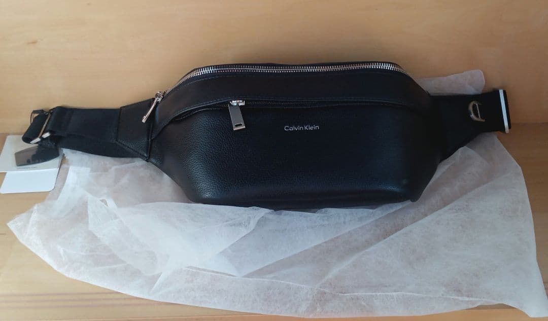 12/18までお値下げ！カルバンクライン　ウエストバッグ