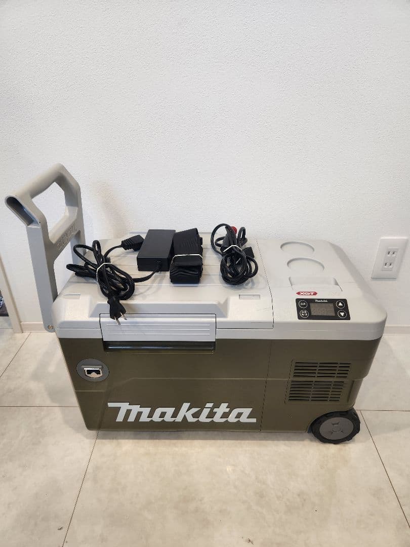 小*山様 Makita 冷温庫 キャスター付き