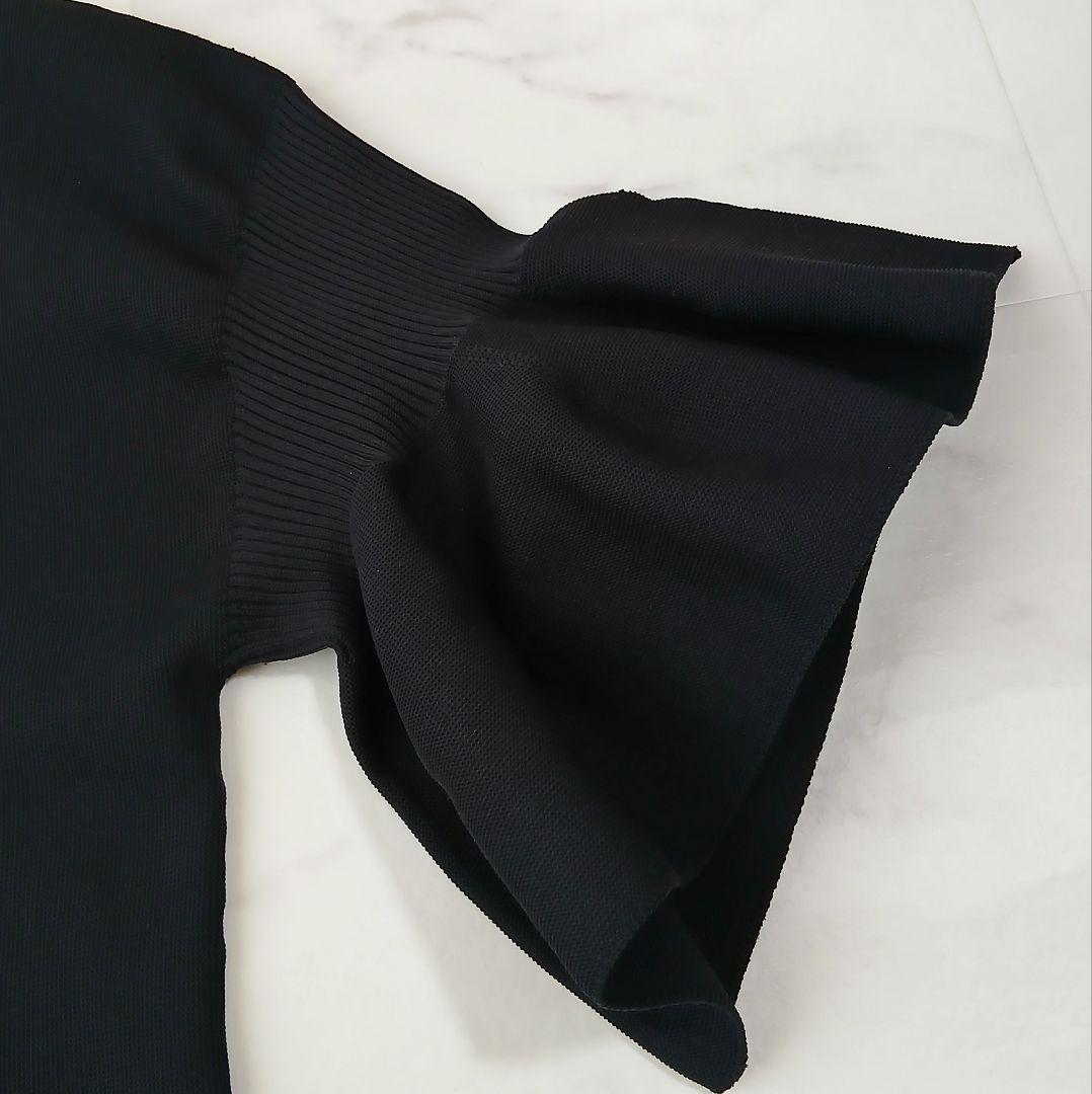 美品 アドーア 近年 フォルムドストレッチニット 七分袖 フリル ブラック 38