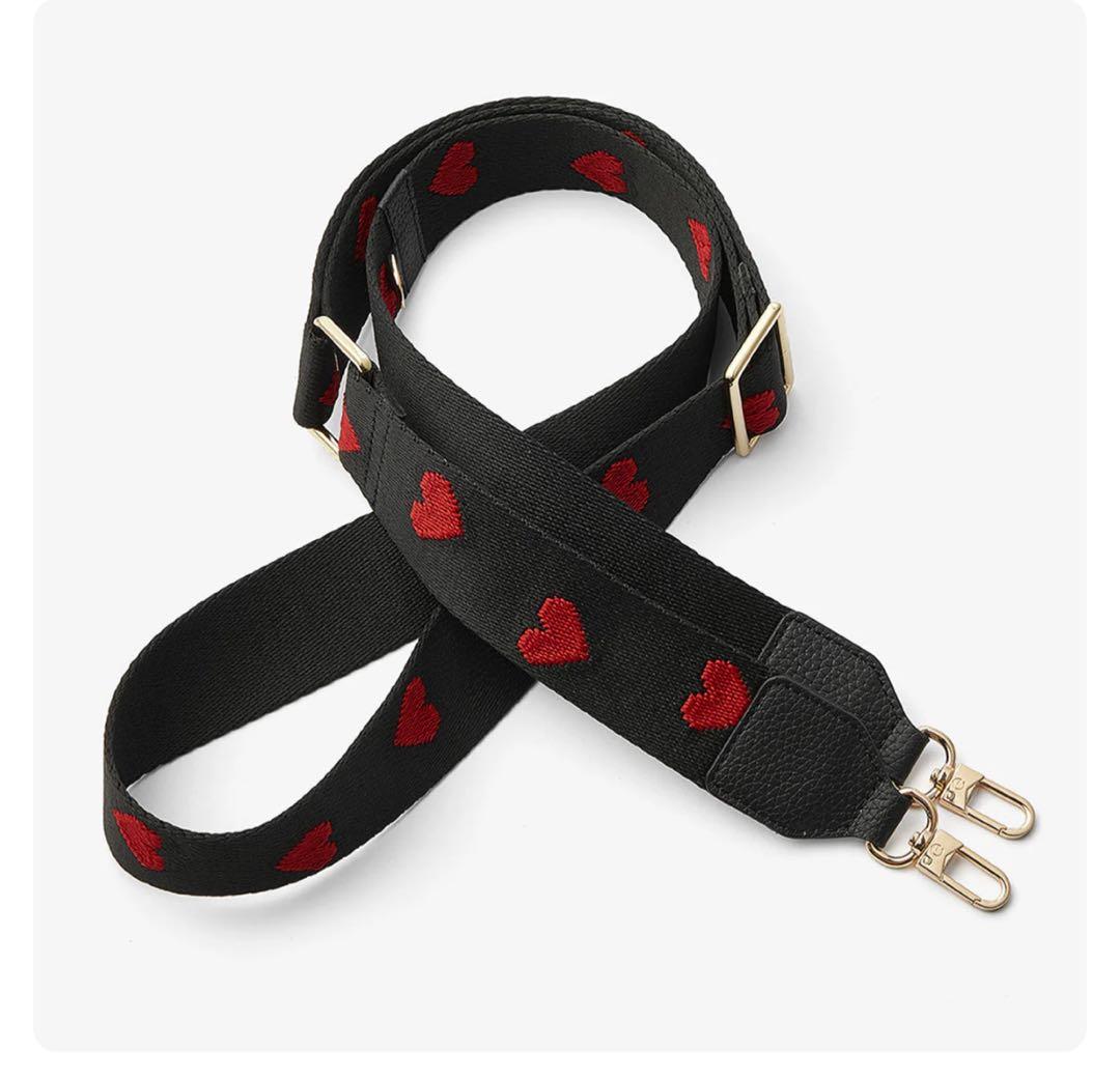 【最終価格】CUSTYPE iPhone16Proカバー ハート型ポーチ