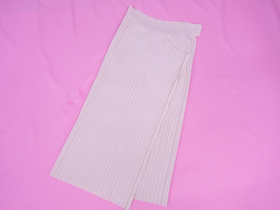 リビアナコンティリブ編みニットロングスカートウエストチラ見え　アシンメトリー