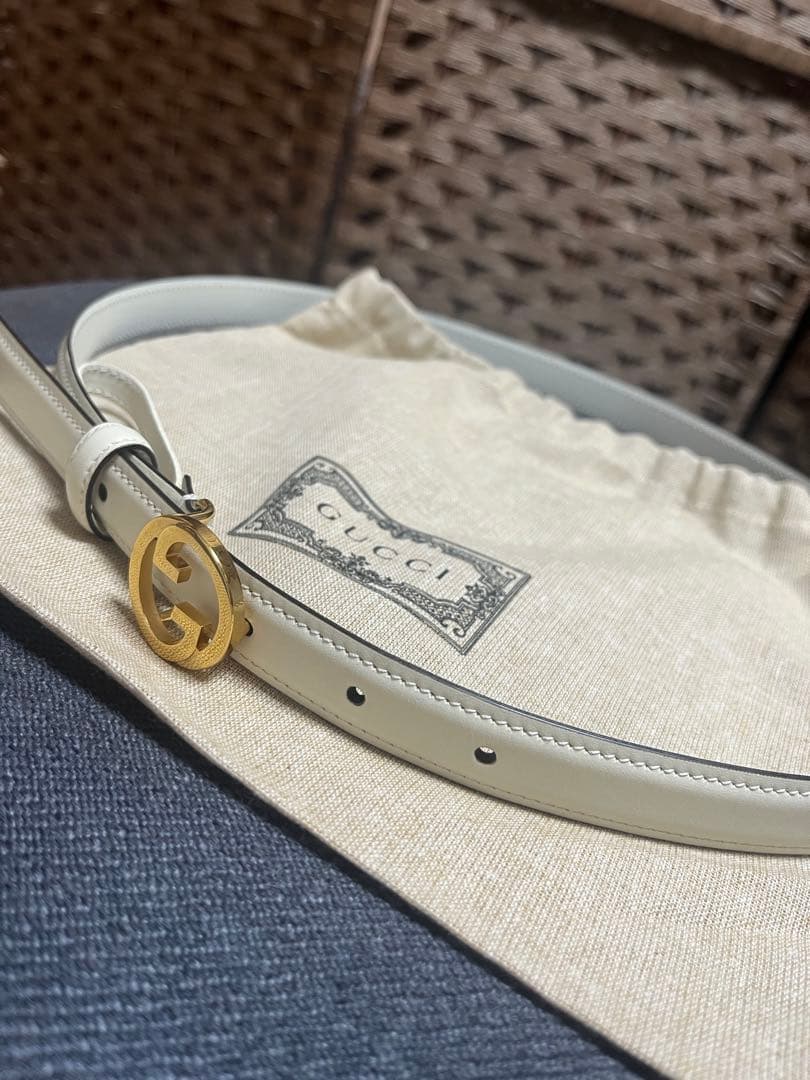 【最終〜11/26朝締】GUCCI ホワイトレザーベルト ゴールドバックル