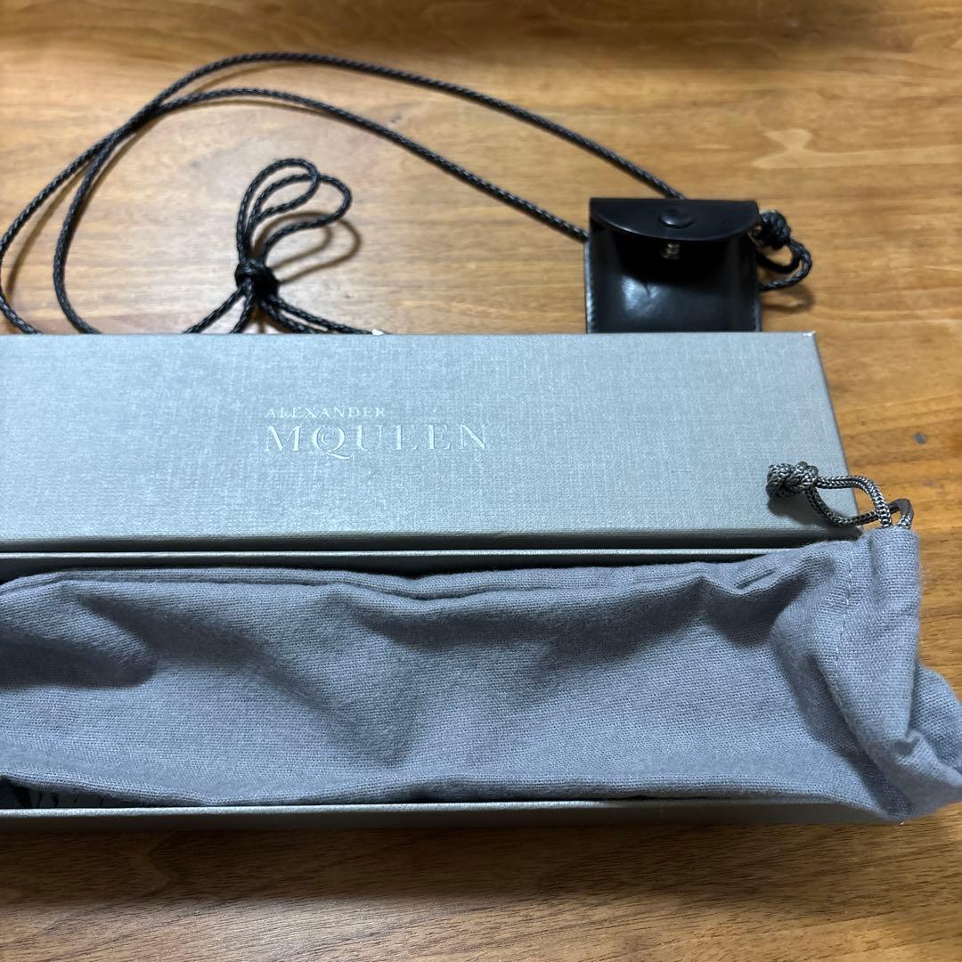 アレキサンダーマックイーン　ケース付きチョーカー