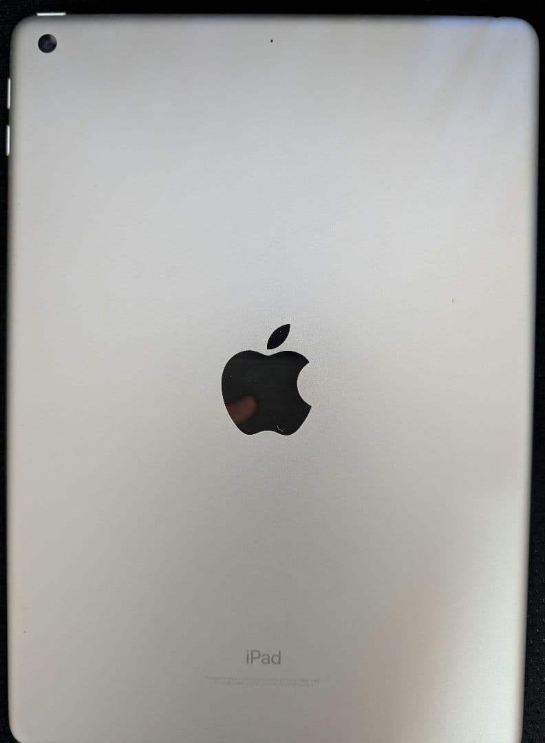 iPad本体　第5世代　9.7インチ　Wi-Fi　128GB　A1822