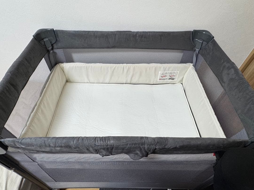 美品 ベビーベッド Aprica ココネルエアープラスAB グレー