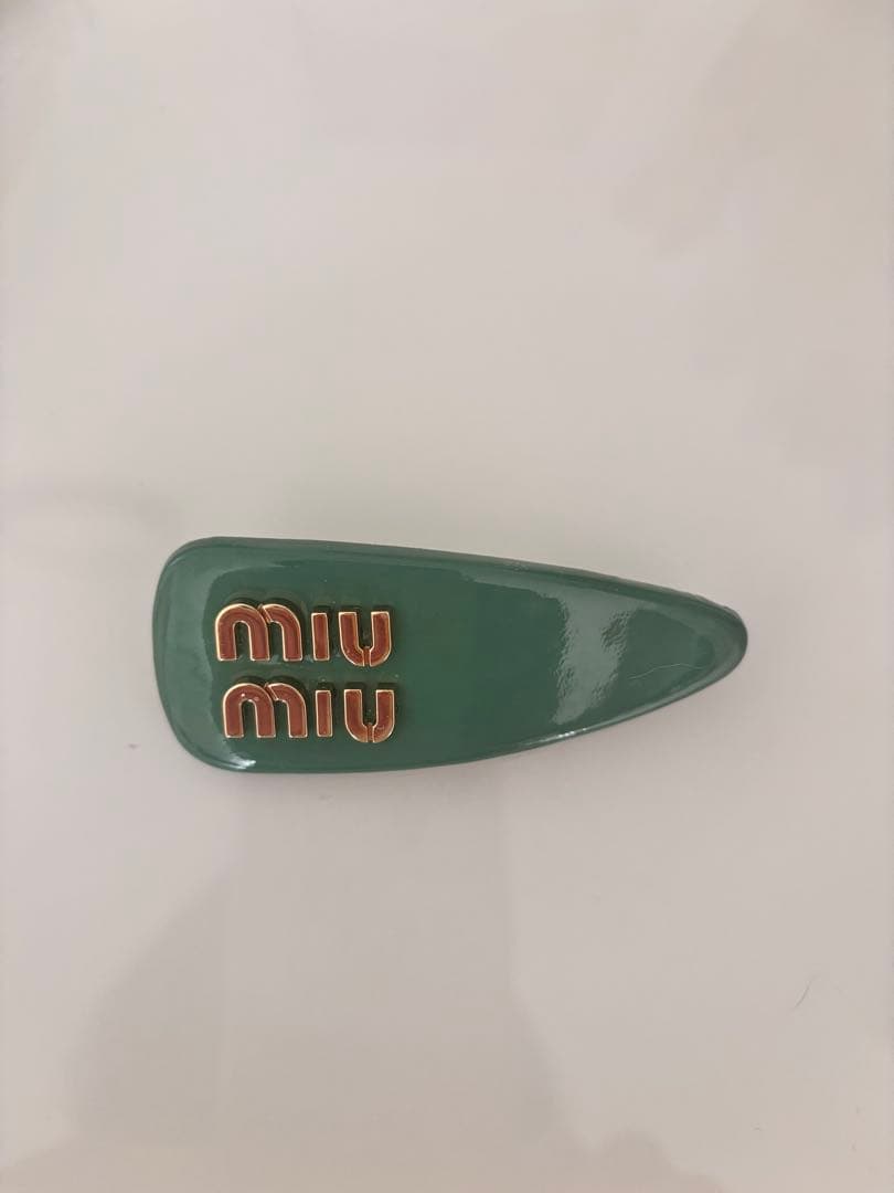 miu miu グリーン ヘアクリップ