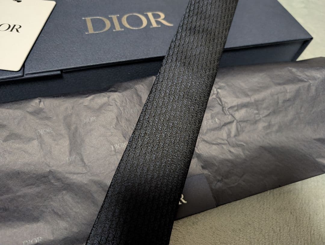 美品！鑑定あり　数回着用のみ クリスチャンディオール ネクタイ　（付属品完備）