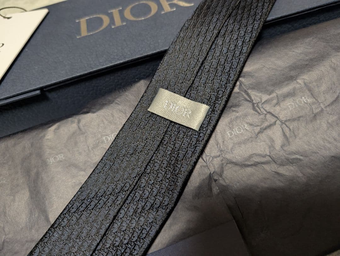 美品！鑑定あり　数回着用のみ クリスチャンディオール ネクタイ　（付属品完備）