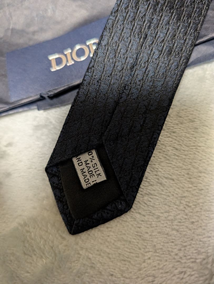 美品！鑑定あり　数回着用のみ クリスチャンディオール ネクタイ　（付属品完備）