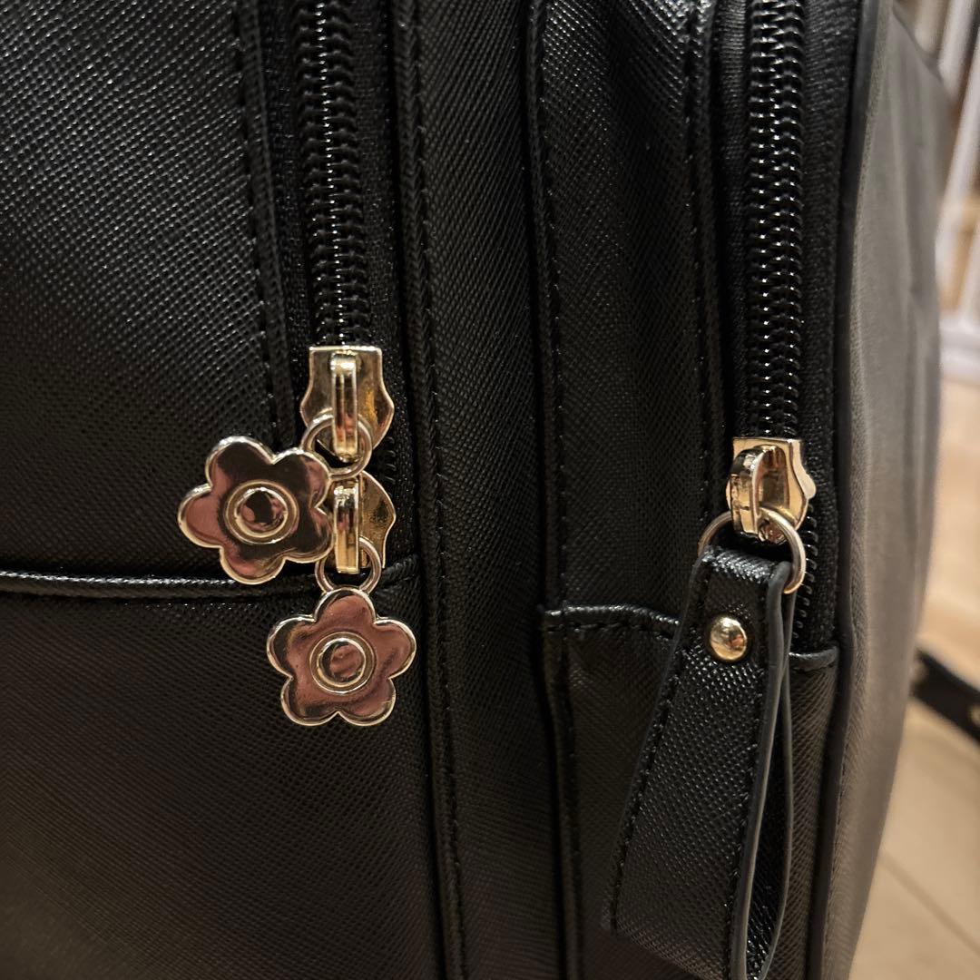 【美品】 マリークワント リュック レザー デイジー 金 黒 お洒落 可愛い