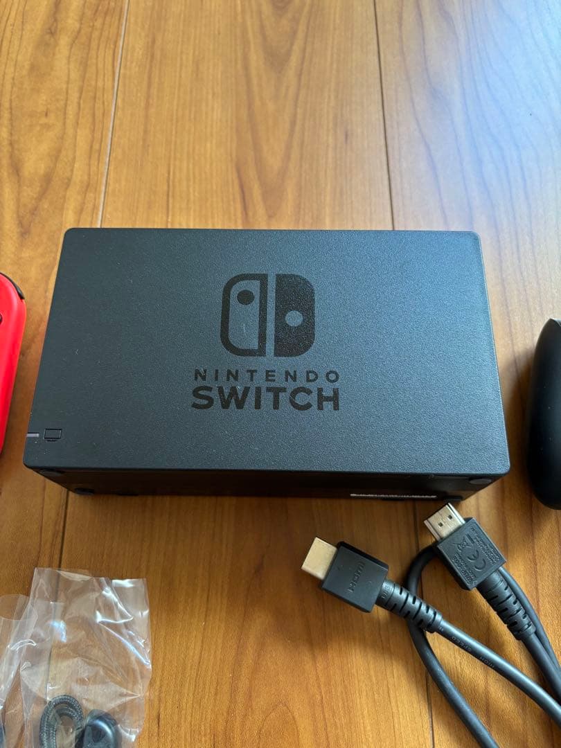 ま*ー様 Nintendo Switch 本体 ネオンブルー・レッドジョイコン