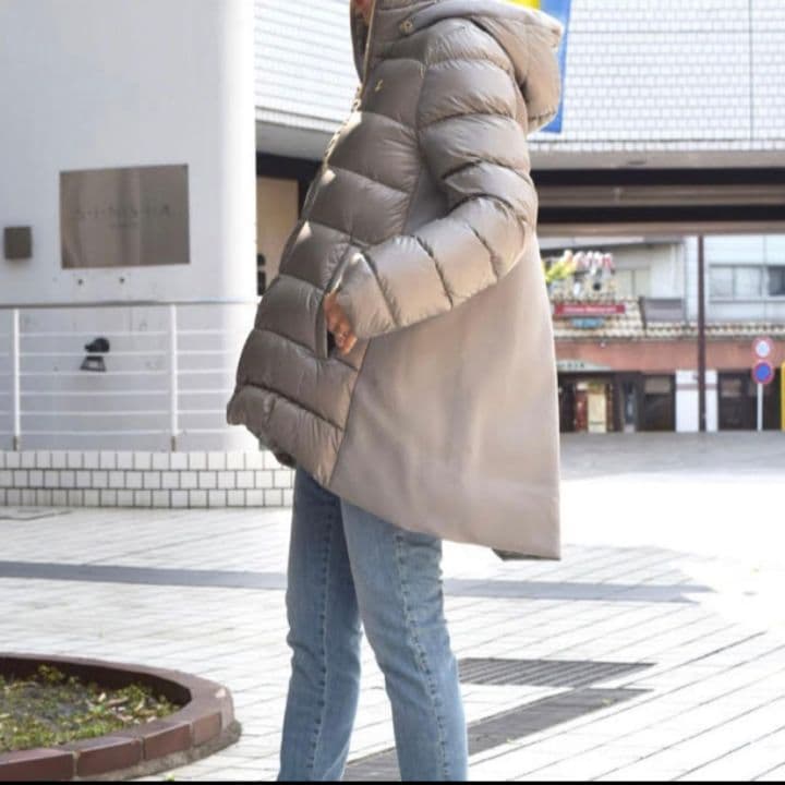 HERNO 大人もOK 切り替えダウン　グレージュ　12A