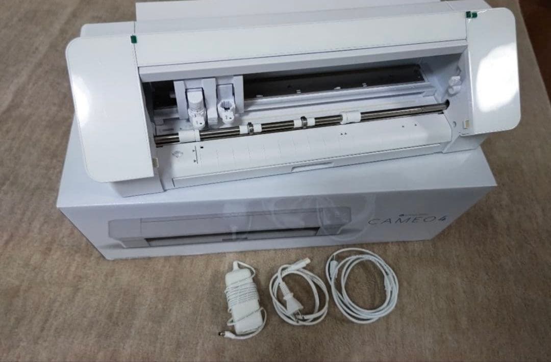 Silhouette CAMEO 4 カッティングマシン