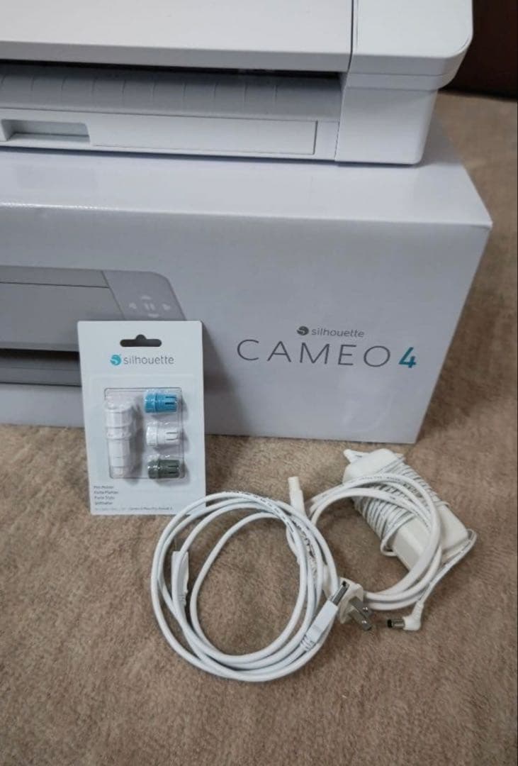 Silhouette CAMEO 4 カッティングマシン