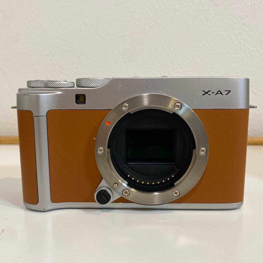 FUJIFILM X-A7 ミラーレスカメラ　レンズキット　ズームレンズ付き